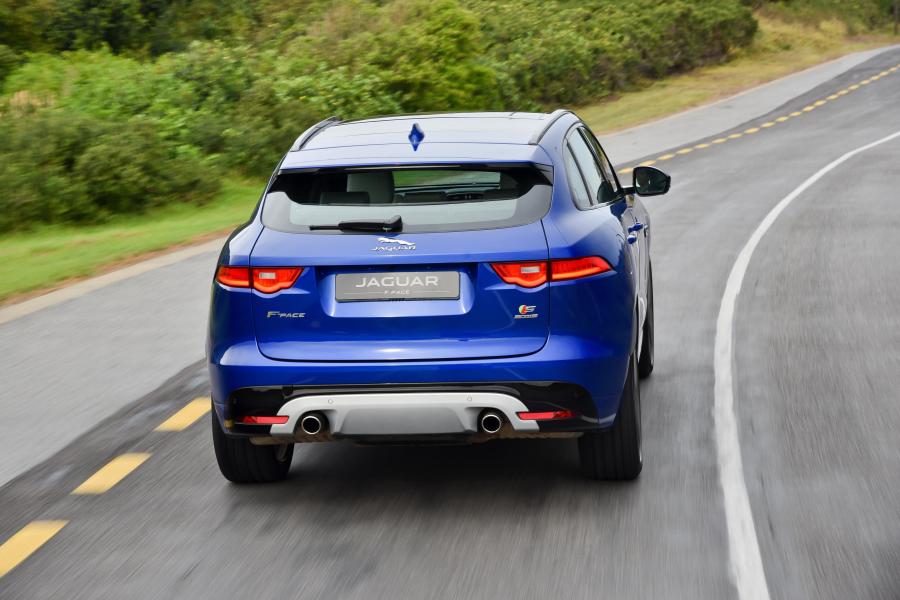  Jaguar F-Pace S 35t AWD 2016 года  (ZA) (фото 11 из 27)